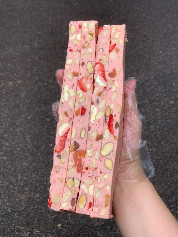 Kẹo Hạnh Phúc Nougat Dâu 300gr Kẹo Hạnh Phúc Nougat Dâu 300gr