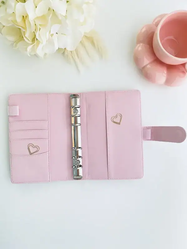 Archivador de ahorro Rosa A6 práctico y elegante para controlar tus finanzas personales - Imagen 3