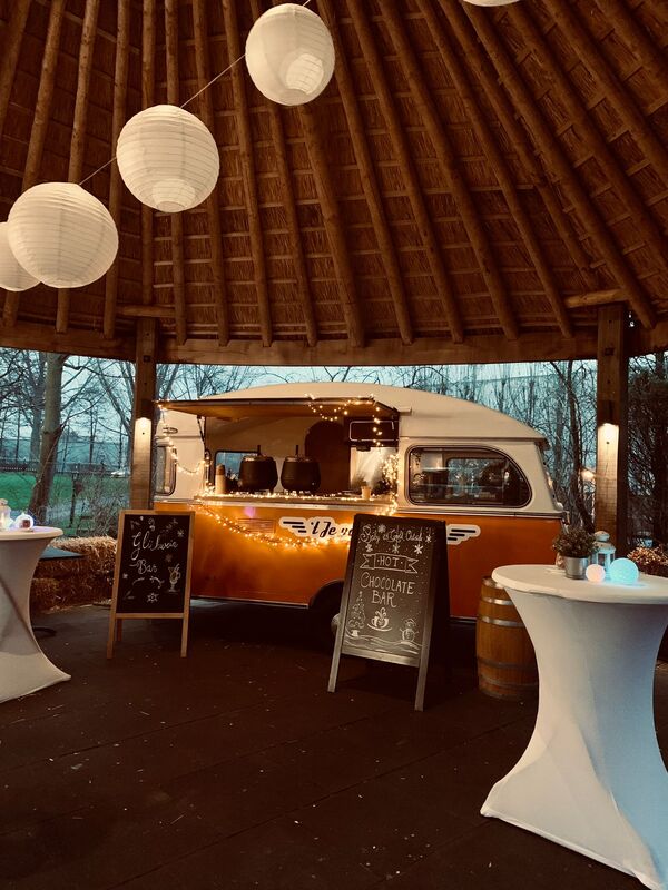 Foodtruck onder de lampionnen