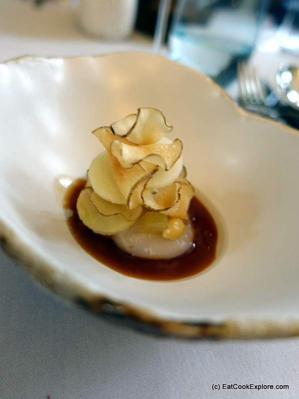Interlude Leonardslee scallops