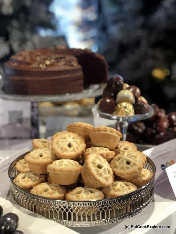 Christmas Lunch with Supermarket Christmas Food and Drink 25 Mince Pies