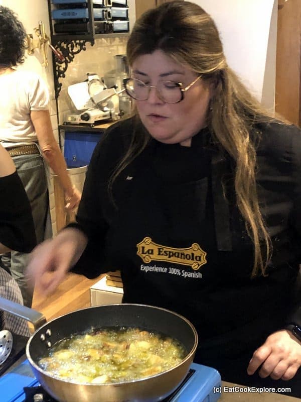 Cooking with La Espanola Extra Virgin Olive Oil 8 La Espanola Olive Oil patatas bravas