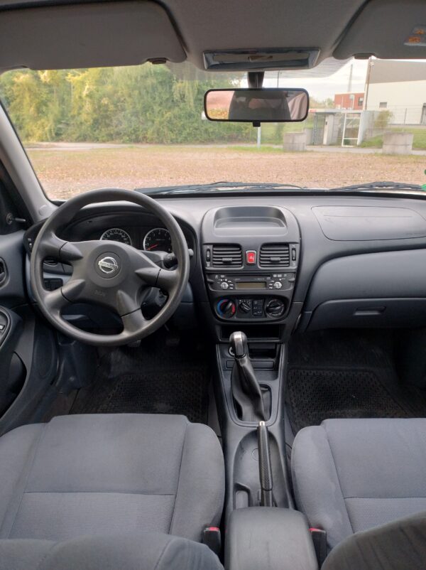 Nissan Almera