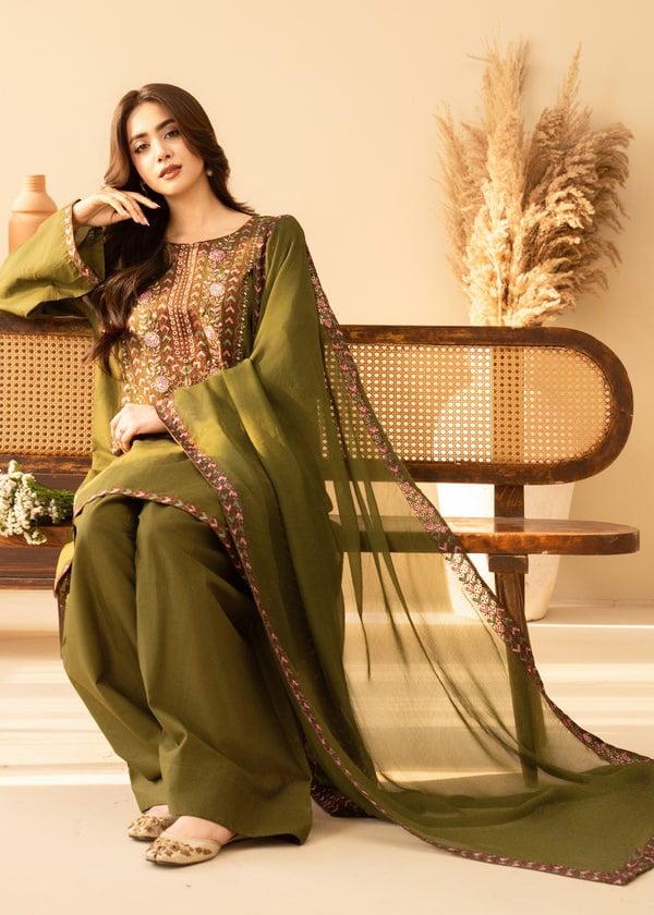 Nayel EMBROIDERED LAWN 3PC WITH CHIFFON DUPPATA - Image 2