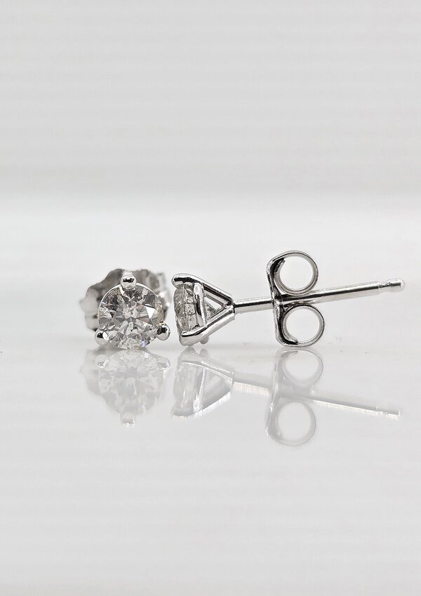 14k .30ctw Diamond Studs - Image 2