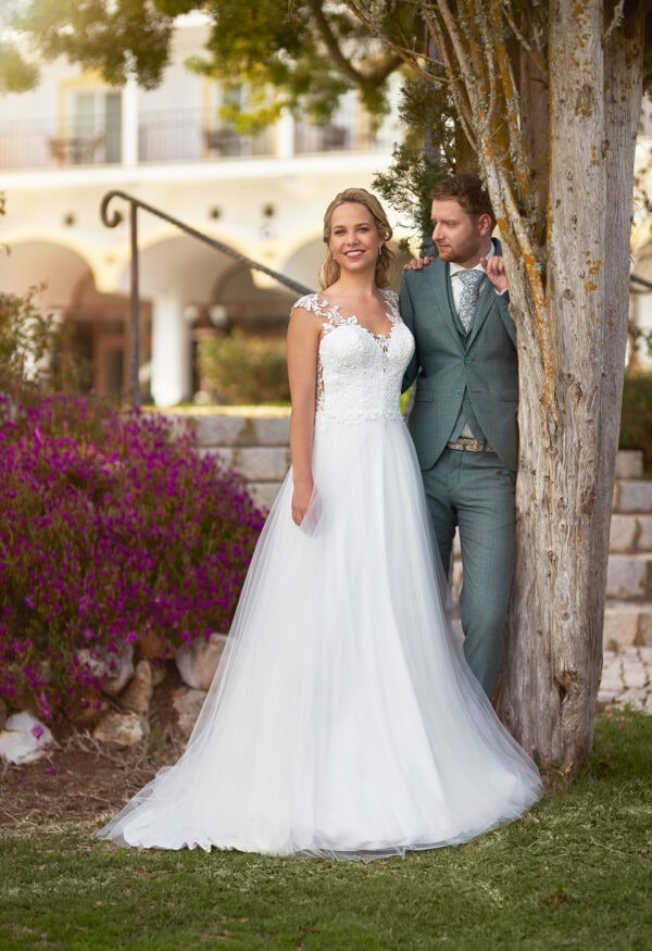 Hochzeitskleid mit Trägern aus Spitze