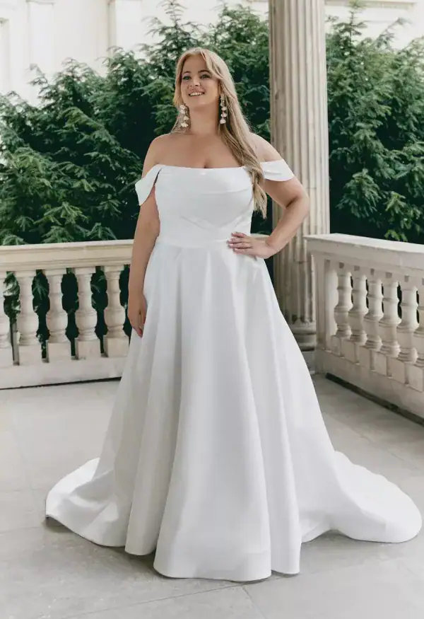 schlichtes Brautkleid Turtel & Täubchen, strahle in deinem Traumkleid