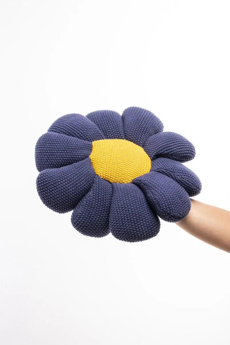 Cojín de punto flor azul
