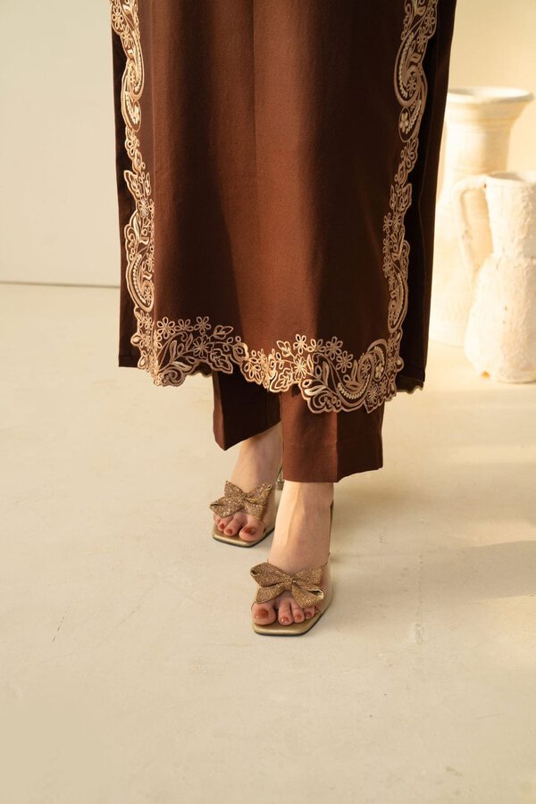 Mahira Baqra Eid Special's Lawn 3pc Summer 26 - Image 2