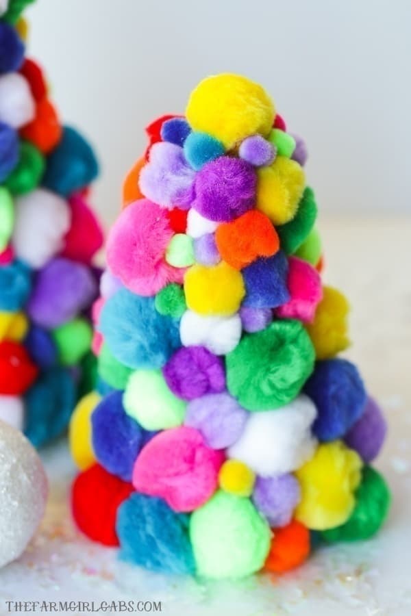 You can never have enough Christmas trees during the holiday. Add a bit of fun to your holiday decor and make a few of these DIY Pom Pom Christmas Trees. #PomPomTree @PomPomCraft #ChristmasDecoration #Christmas #PomPomChristmasTree