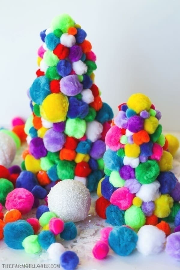 You can never have enough Christmas trees during the holiday. Add a bit of fun to your holiday decor and make a few of these DIY Pom Pom Christmas Trees. #PomPomTree @PomPomCraft #ChristmasDecoration #Christmas #PomPomChristmasTree