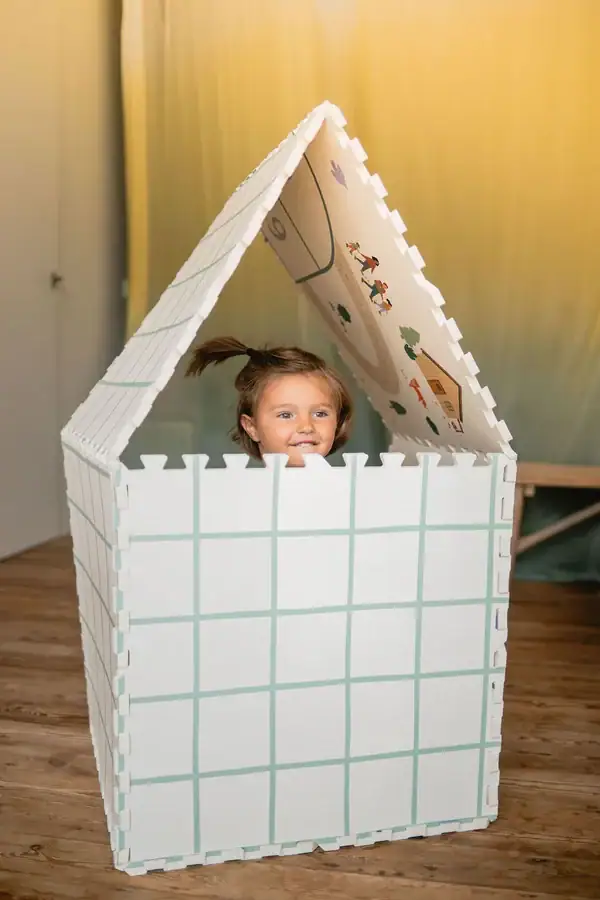 Play&go tapis puzzle Tiloo , boîte de rangement & mini maison - Marelle – Image 5