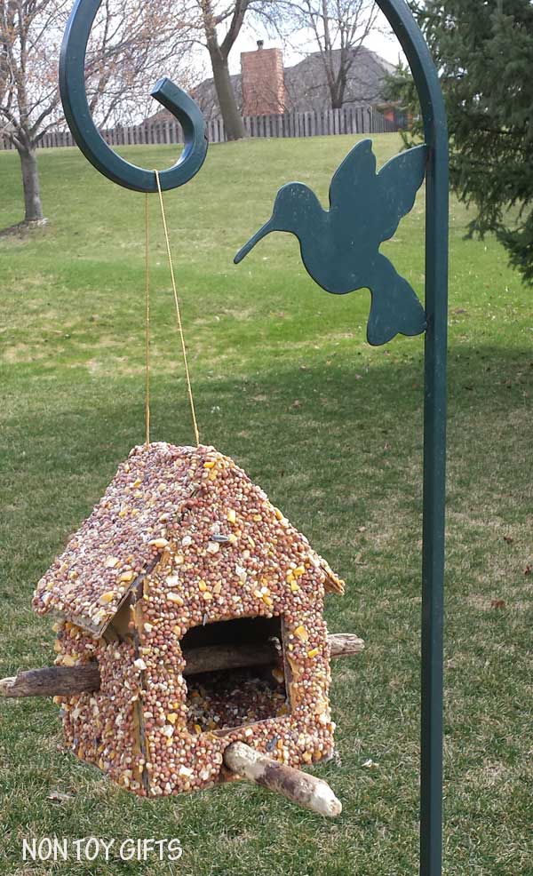 bird house bird feeder make out of cardboard