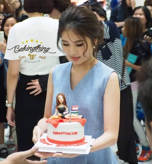 เค้กวันเกิด คุณฝน ศนันธฉัตร