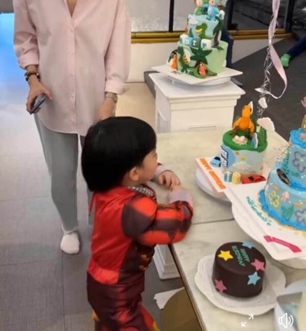 เค้กวันเกิด น้องแฝด ลูก คุณบีม กวี