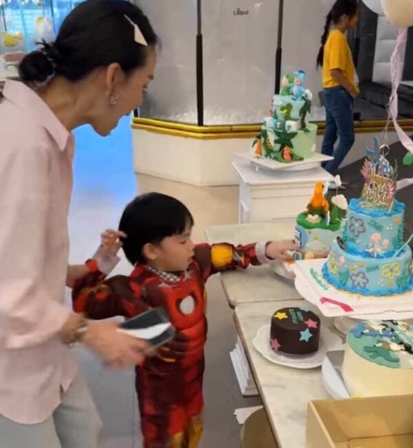 เค้กวันเกิด น้องแฝด ลูก คุณบีม กวี