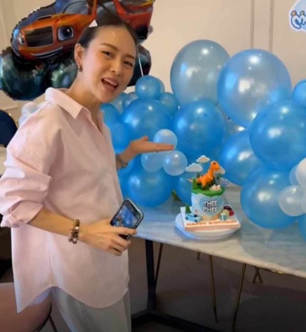 เค้กวันเกิด น้องแฝด ลูก คุณบีม กวี