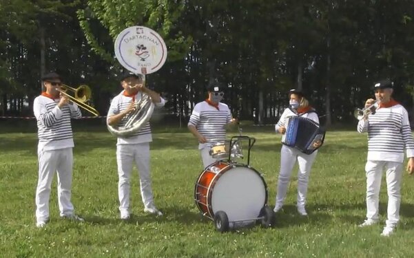 Gers. le d'Artagnan band rend hommage au personnel soignant