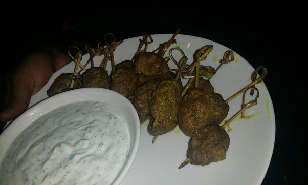 lamb skewers with youghurt dip