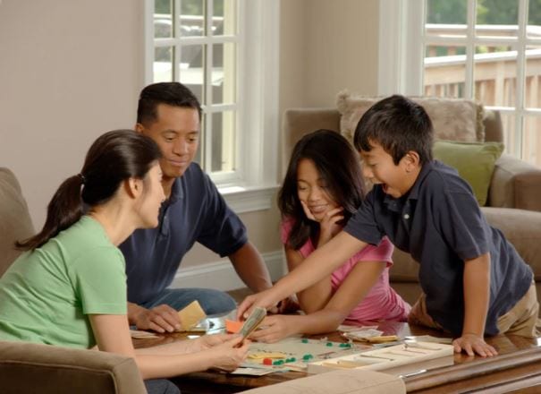 bermain board game bersama anak
