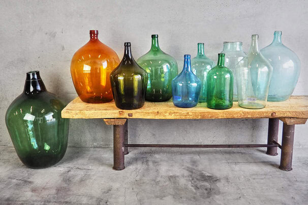 Ensemble de dames-jeannes antiques