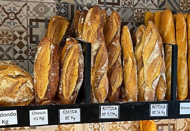 Gustos de Antes-Pan de espelta con fermentación lenta 8 PANES2 - Pan artesano de fermentación lenta