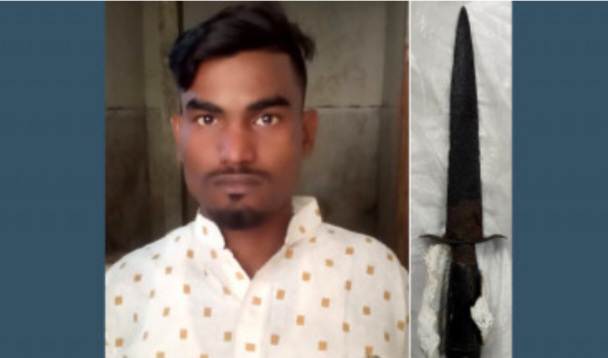 ভাবিকে ছুরি মেরে থানায় ধরা দিলেন দেবর