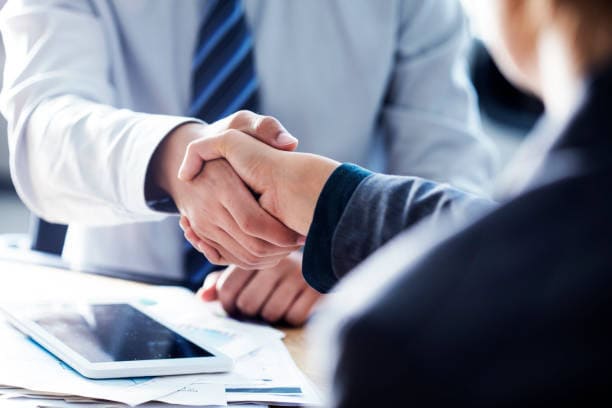 Hạn chế quyền góp vốn và thành lập doanh nghiệp.