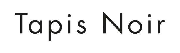 Logo de Tapis Noir, marca danesa de moda femenina y textiles artísticos con distribución en España desde Madrid