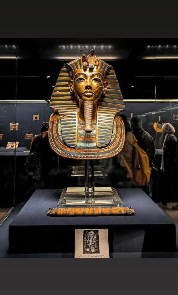Ausflug Marsa Alam nach Kairo mit Flug – Maske von Tutanchamun im Ägyptischen Museum (GME)
