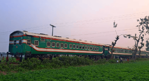 সাড়ে ৩ ঘণ্টা পর ট্রেন চলাচল স্বাভাবিক ঠাকুরগাঁওয়ে
