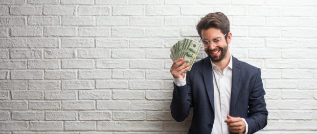 man making money with a blogging and writing business