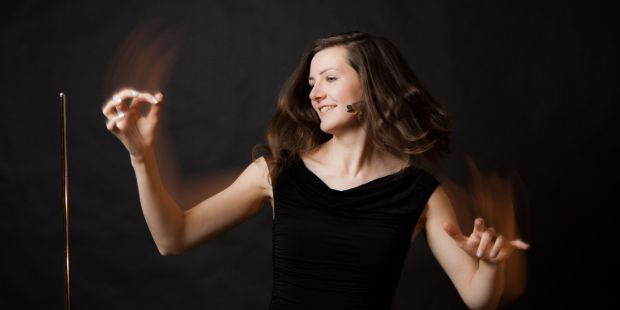 Die Theremin-Spielerin Carolina Eyck (Foto via concerti.de)