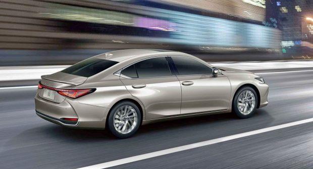 Lexus ES in motion