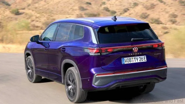 Volkswagen Tayron in blue