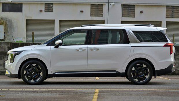 kia carnival 7-seater 2.2 D facelift side profile