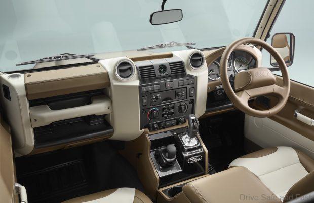 Land Rover Defender Classic Soft Top V8 dashboard