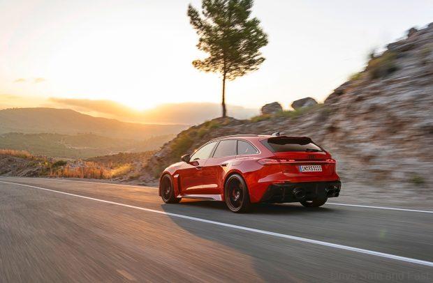 Progressiv red metallic, outdoor dynamic photo, exterior, three-quarter rear view Audi RS 5 PHEV