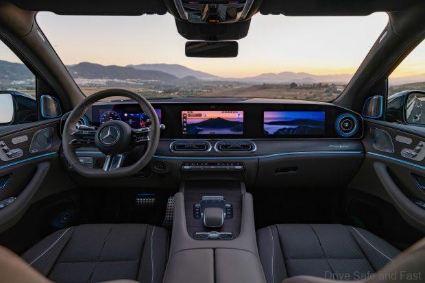 Der neue Mercedes-Benz GLS, 2026Lackierung: DARK PETROL
Polsterung: MANUFAKTUR Nappa Leder tartuffobraunThe new Mercedes-Benz GLS, 2026.Exterior: DARK PETROL
Interior: MANUFAKTUR nappa leather truffle brown