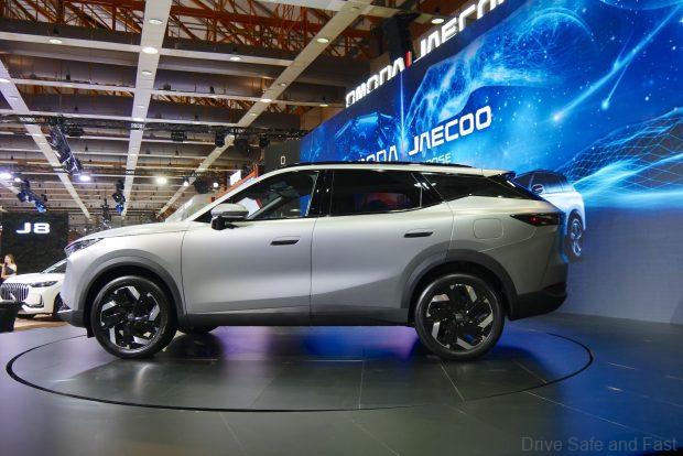 omoda c7 side profile