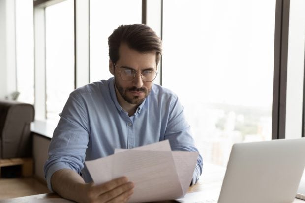 person reading the franchise disclosure document of a franchisor