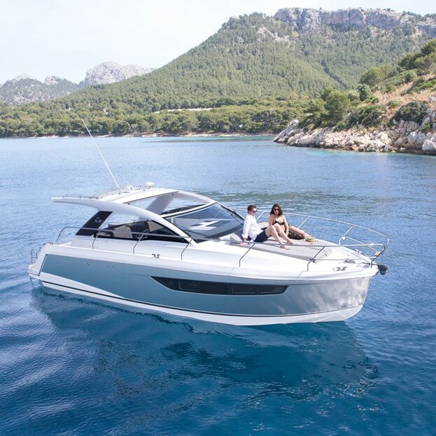 sealine s330 photo exterieur 2015 150702 rgb s330 exterieur 16 1390532630364945485 1980 0 0 1