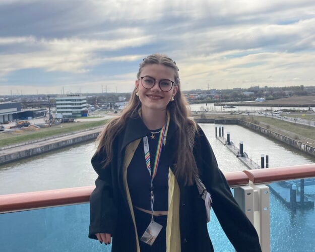 Anni auf der Schiffsbesichtigung der Aida Nova in Hamburg