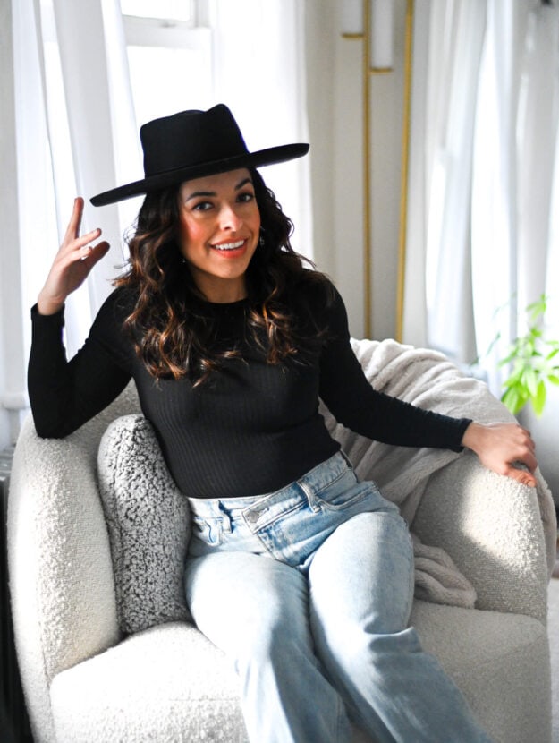 What to Wear With Light Blue Jeans for Stylish, Easy Outfit Ideas