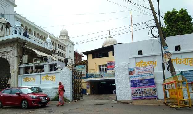 Tea Moments: Satya Niketan's Hidden Gem for Chai Lovers" 