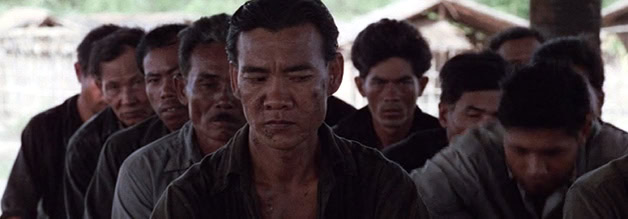 Haing S. Ngor liefert in The Killing Fields eine Performance für die Ewigkeit ab. Leider endet die Geschichte für den Ngor-Darsteller tragisch.