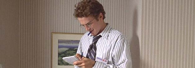 Stephen Glass ist verdammt erfinderisch: er fertigt nicht nur falsche Notizen an, er erfindet Newsletter, Visitenkarten und soagar Websites...