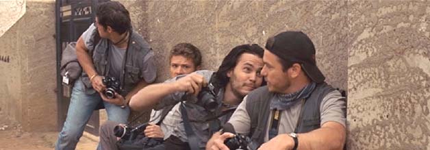 Szene aus The Bang Bang Club: Taylor Kitsch (Zweiter von rechts) spielt Kevin Carter.