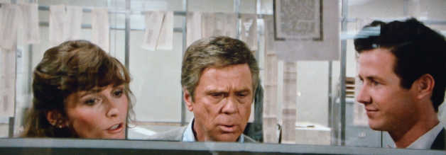 Lois Lane darf zu Beginn von Superman III - Der stählerne Blitz noch kurz einer Blattschau mit Perry White und Jimmy Olsen beiwohnen. Dann verabschiedet sie sich gen Südsee.