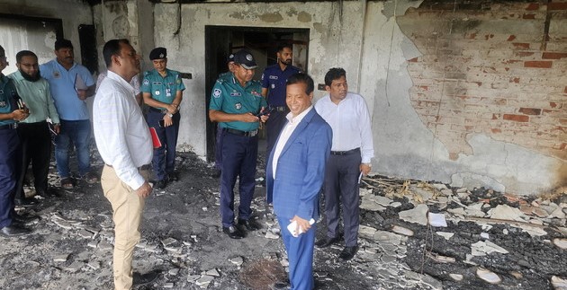 নগর ভবন পরিদর্শনে রাসিক প্রশাসক ও আরএমপি কমিশনার
